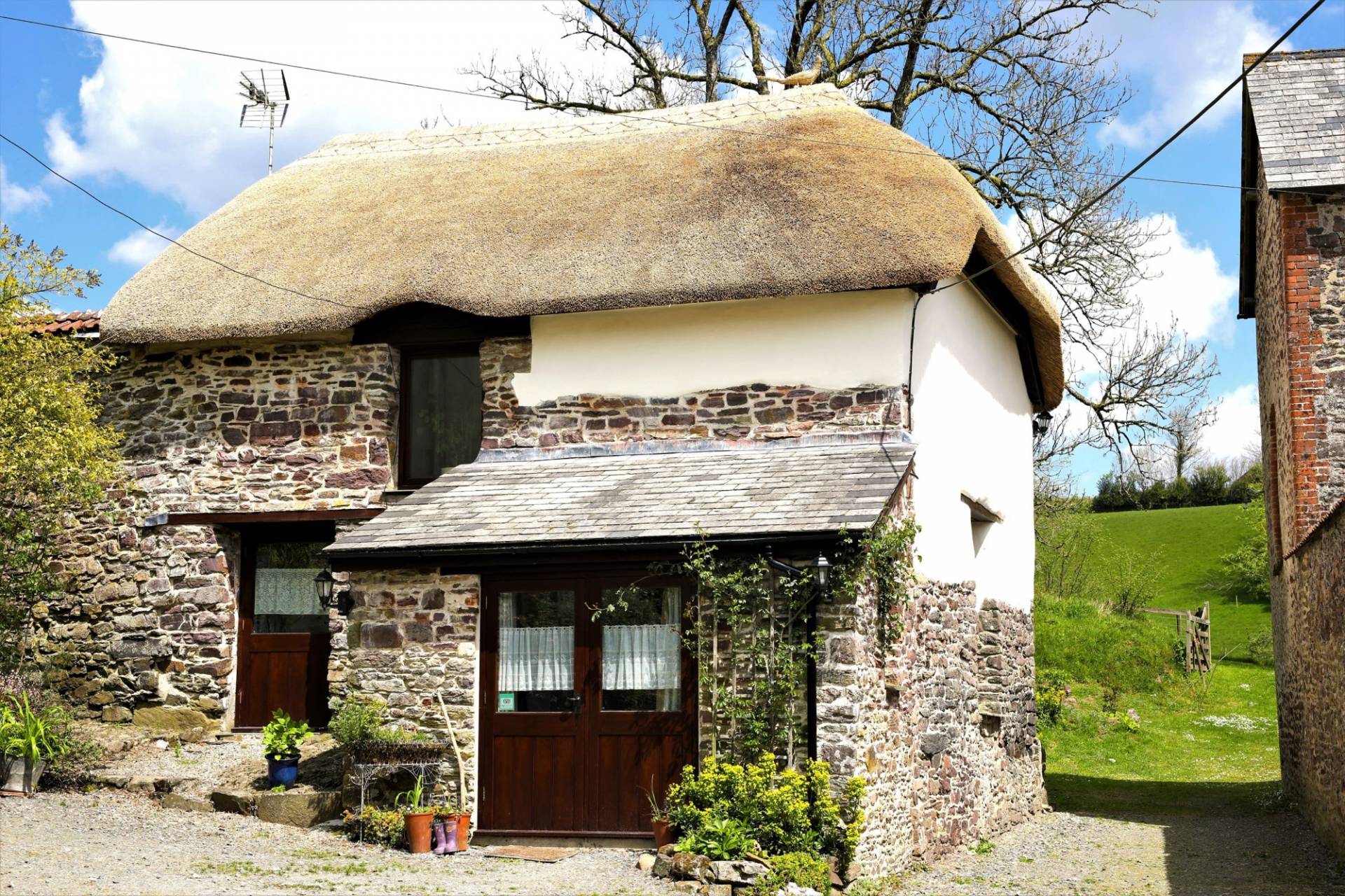Thatched Cottage sleeps 2 + 2 small children
